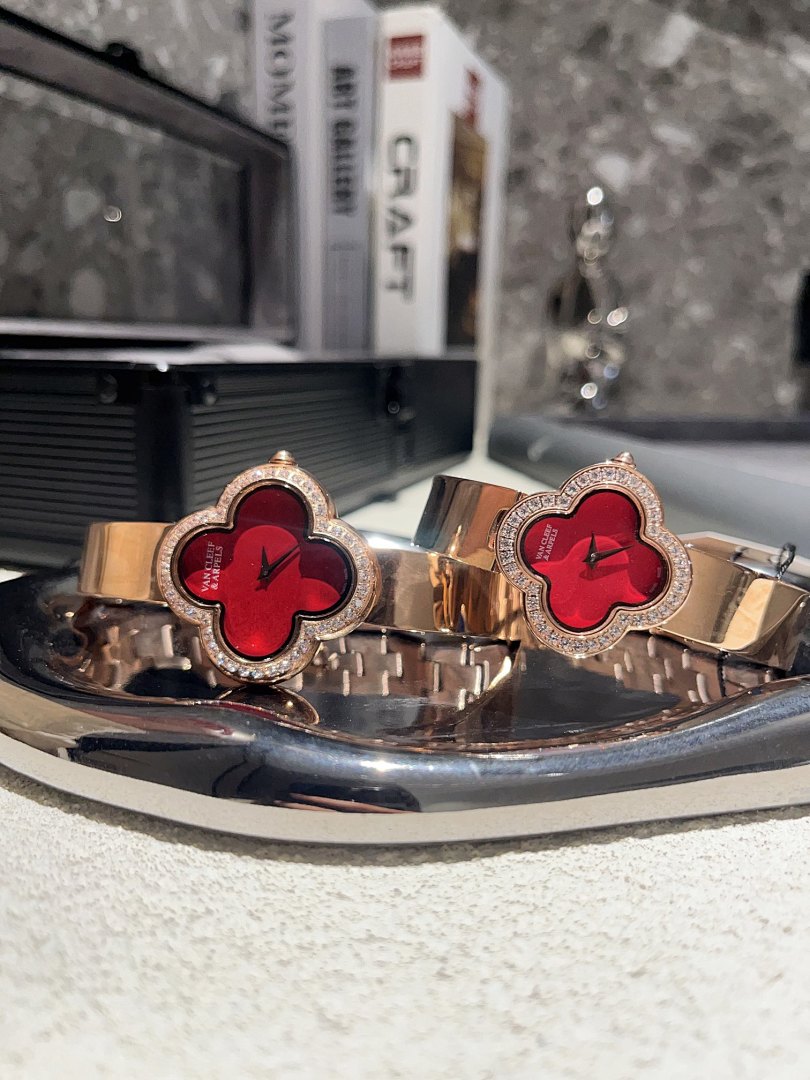 Van Cleef & Arpels Alhambra Watch view