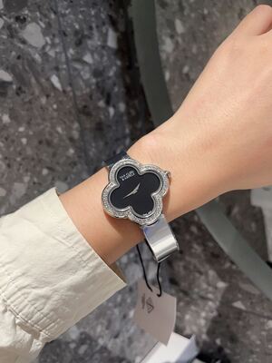 Van Cleef & Arpels Alhambra Watch view 2