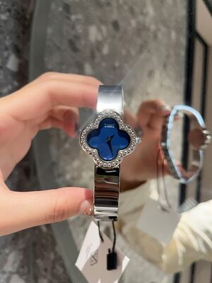 Van Cleef & Arpels Alhambra Watch view 7