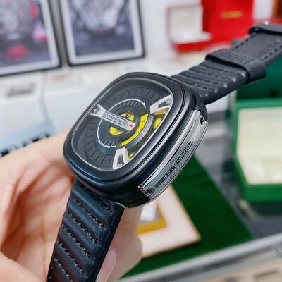 SevenFriday Watch view 5