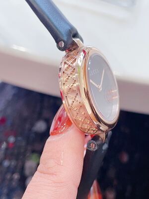Gucci Vintage Watch view 5