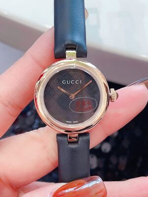 Gucci Vintage Watch view 8