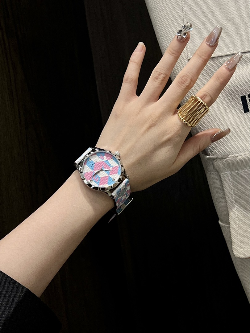 Gucci Bee Watch view