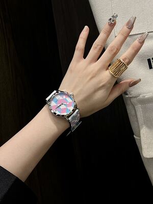 Gucci Bee Watch view 11