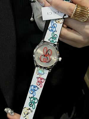 Gucci Bee Watch view 15