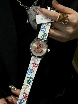 Gucci Bee Watch view 16