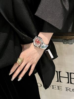 Gucci Bee Watch view 20