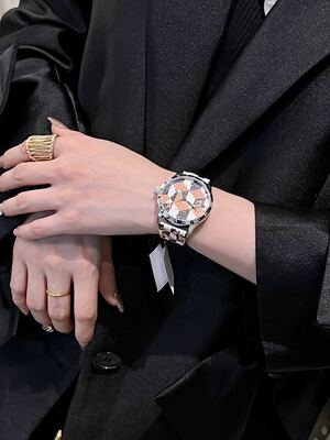 Gucci Bee Watch view 2