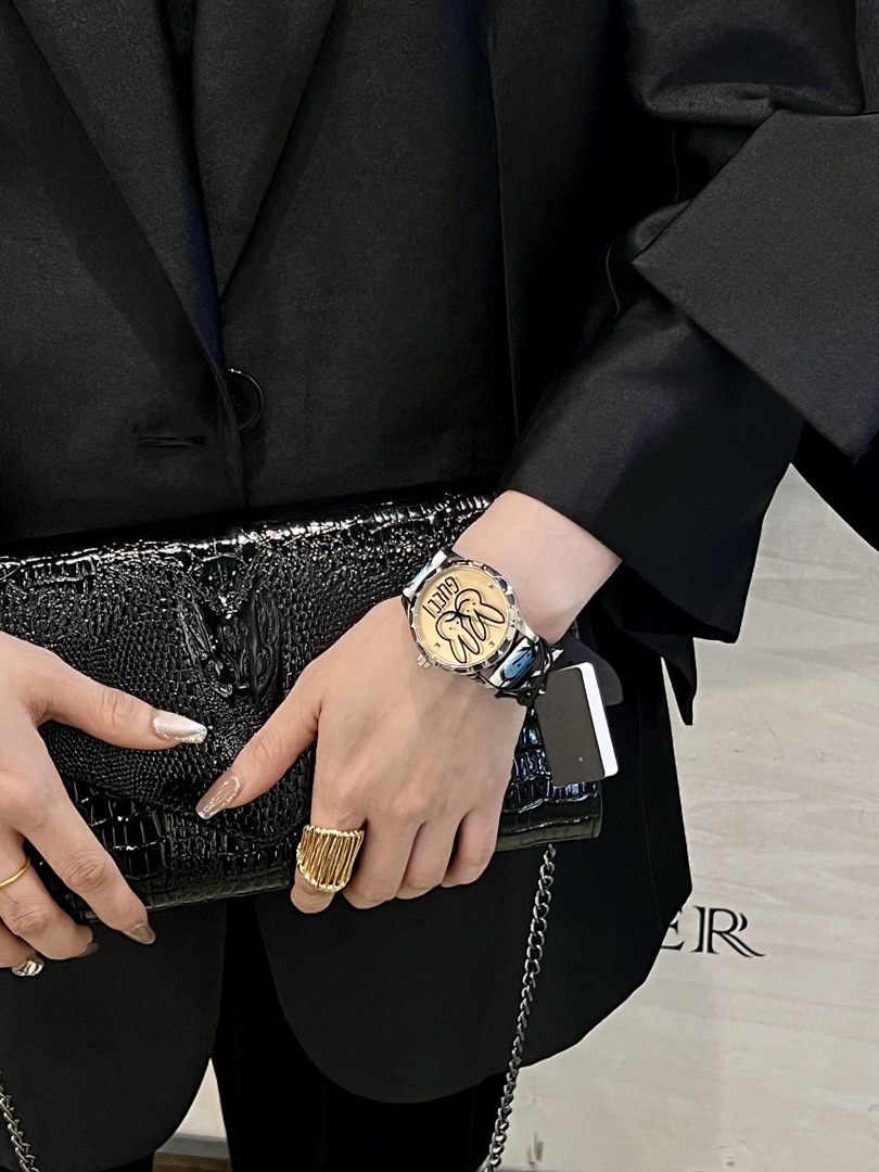 Gucci Bee Watch view