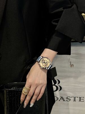Gucci Bee Watch view 23