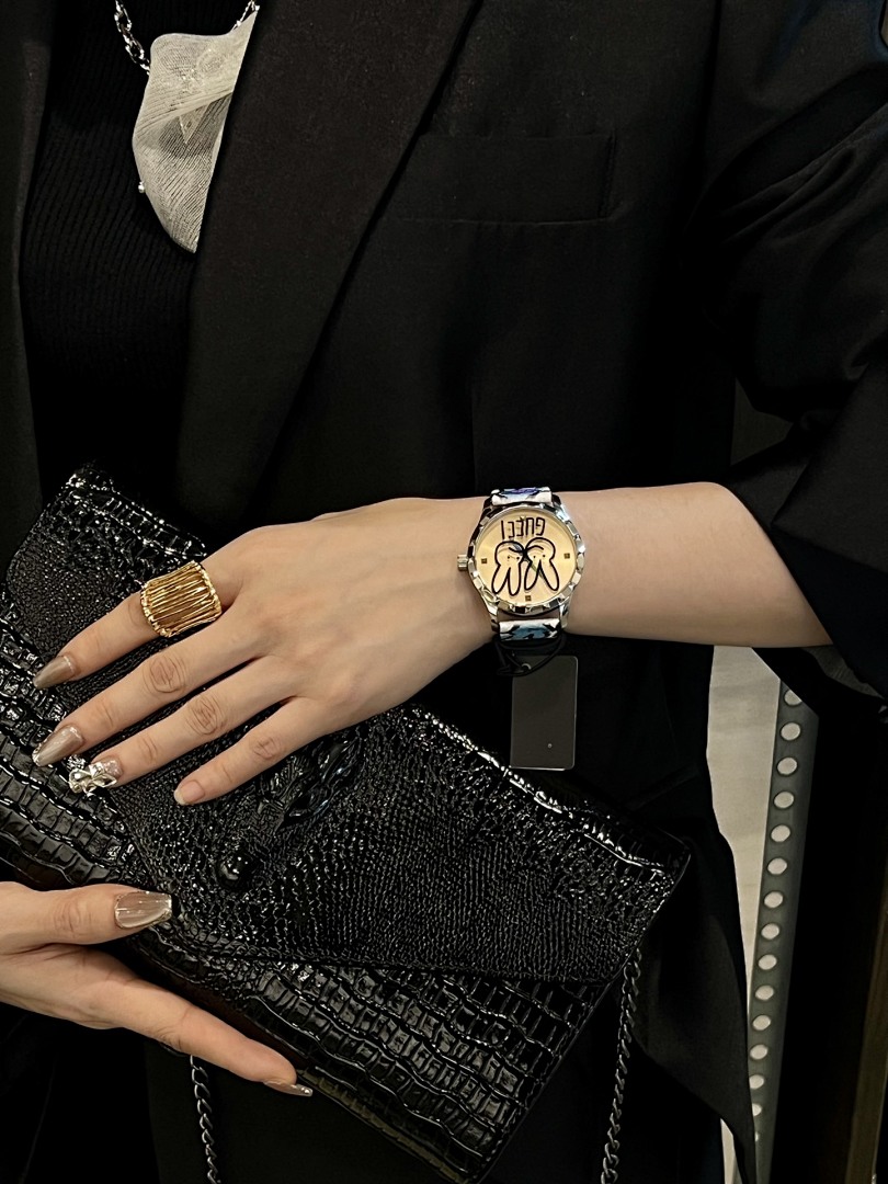 Gucci Bee Watch view