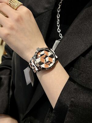 Gucci Bee Watch view 3