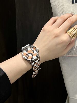 Gucci Bee Watch view 4