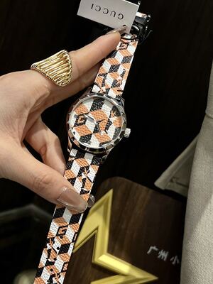 Gucci Bee Watch view 5