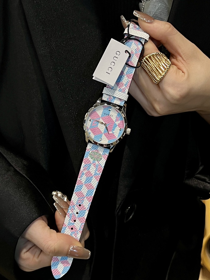 Gucci Bee Watch view