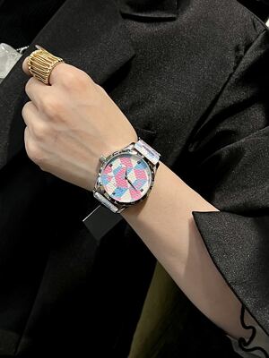 Gucci Bee Watch view 10