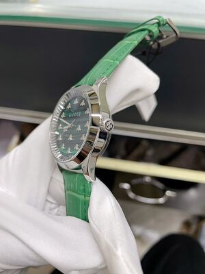 Gucci Bee Watch view 11