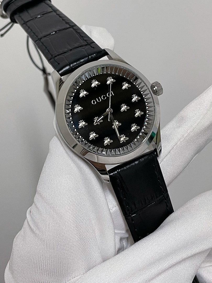 Gucci Bee Watch view