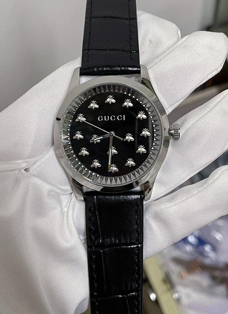 Gucci Bee Watch view