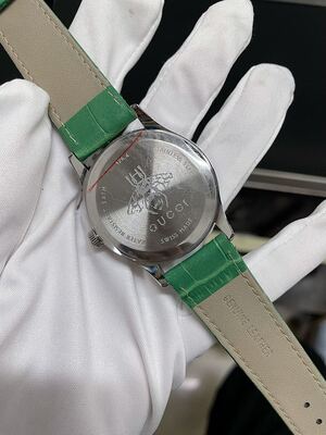 Gucci Bee Watch view 9