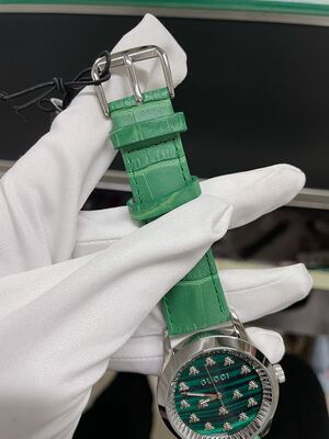 Gucci Bee Watch view 10