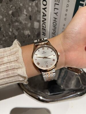 Omega Quartz Watch view 1