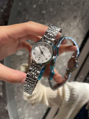 Omega Quartz Watch view 3