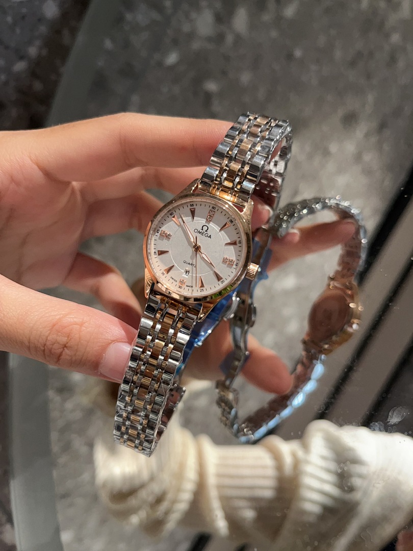 Omega Quartz Watch view