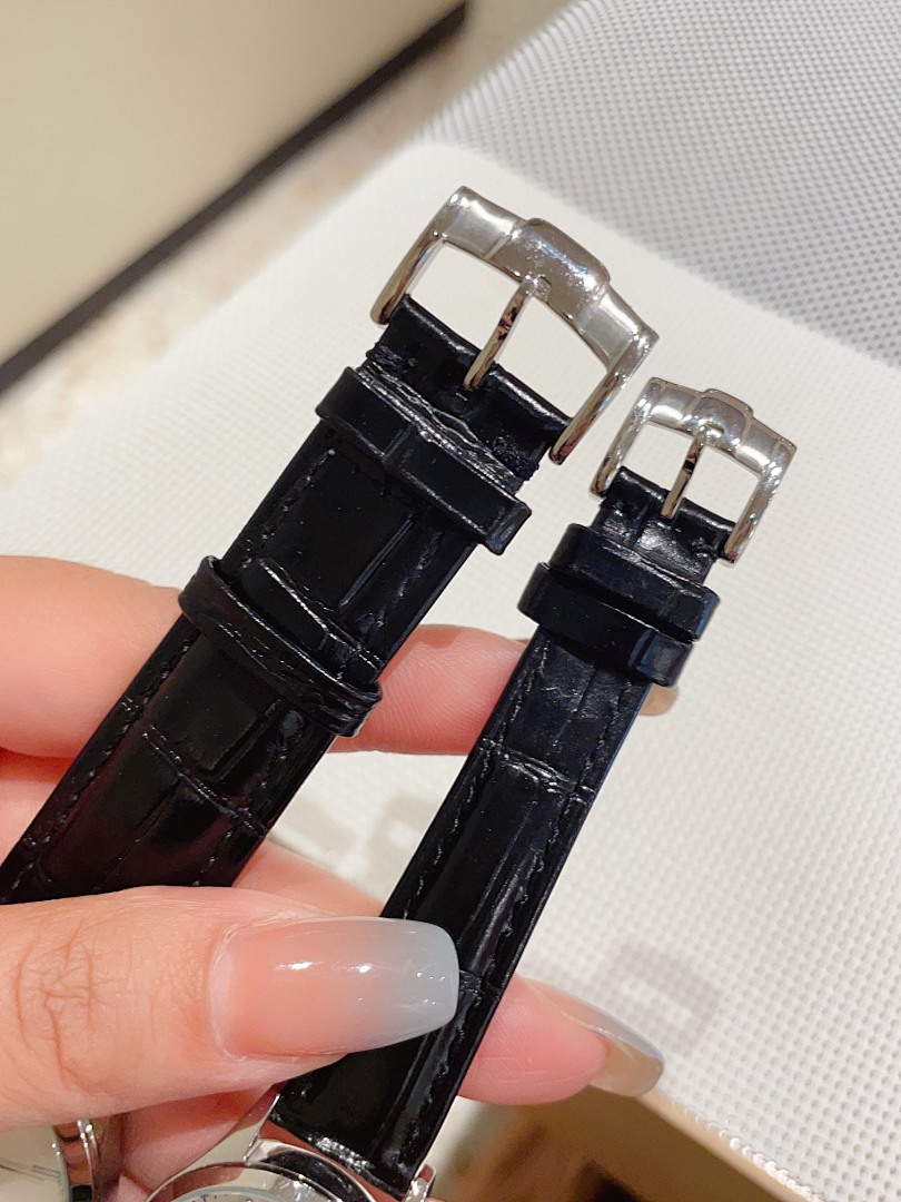 Omega Quartz Watch view