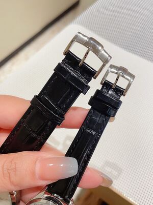 Omega Quartz Watch view 3