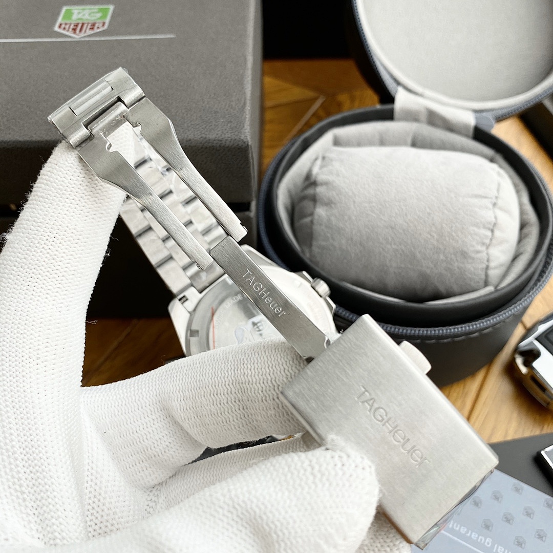 Tag Heuer Aquaracer Watch view