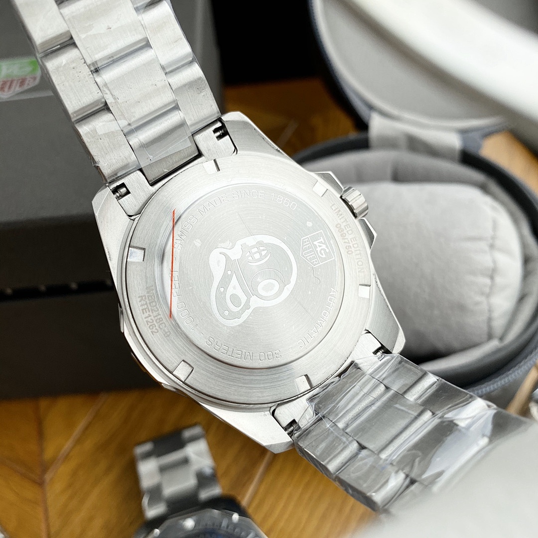 Tag Heuer Aquaracer Watch view