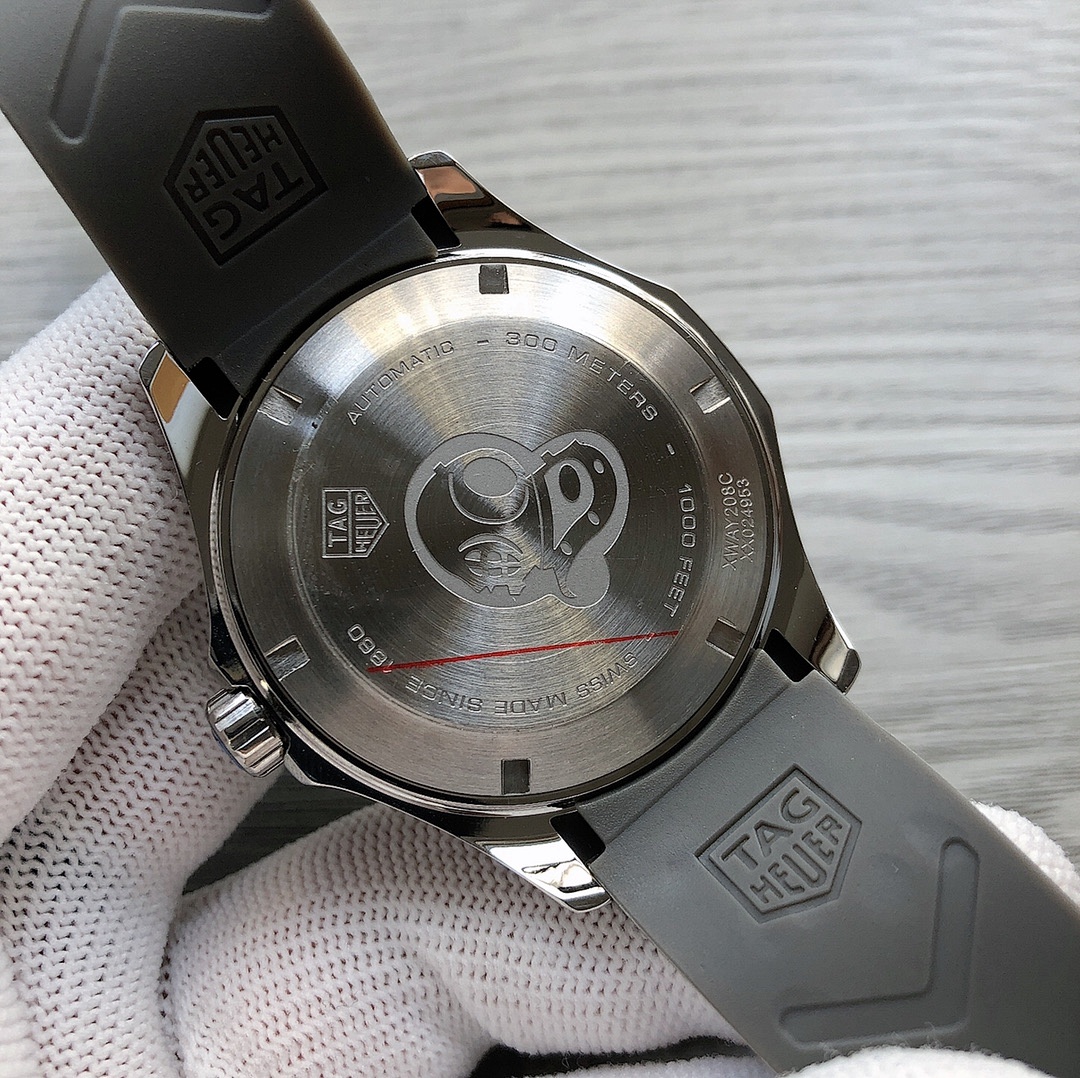 Tag Heuer Aquaracer Watch view