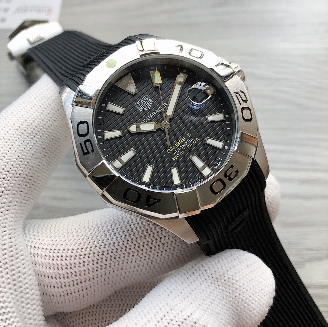 Tag Heuer Aquaracer Watch view