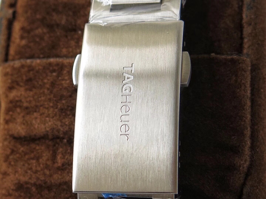 Tag Heuer Carrera Calibre Watch view