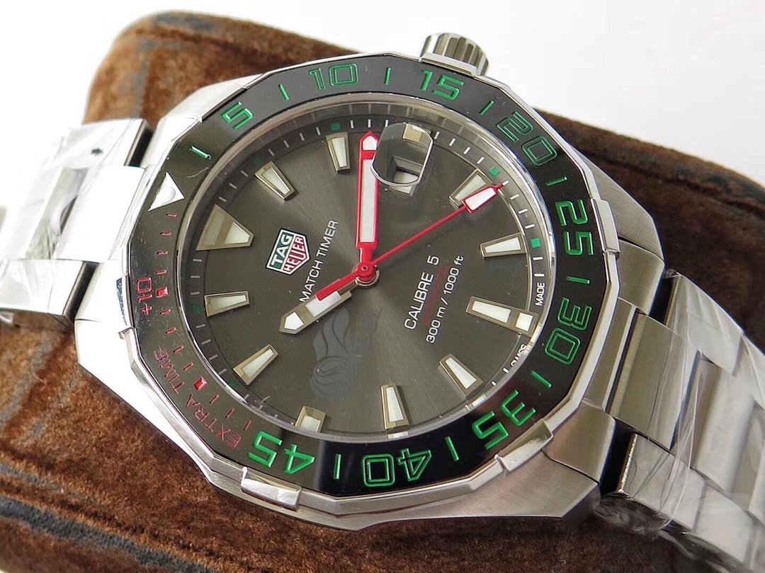Tag Heuer Carrera Calibre Watch view