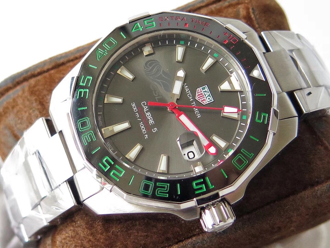 Tag Heuer Carrera Calibre Watch view
