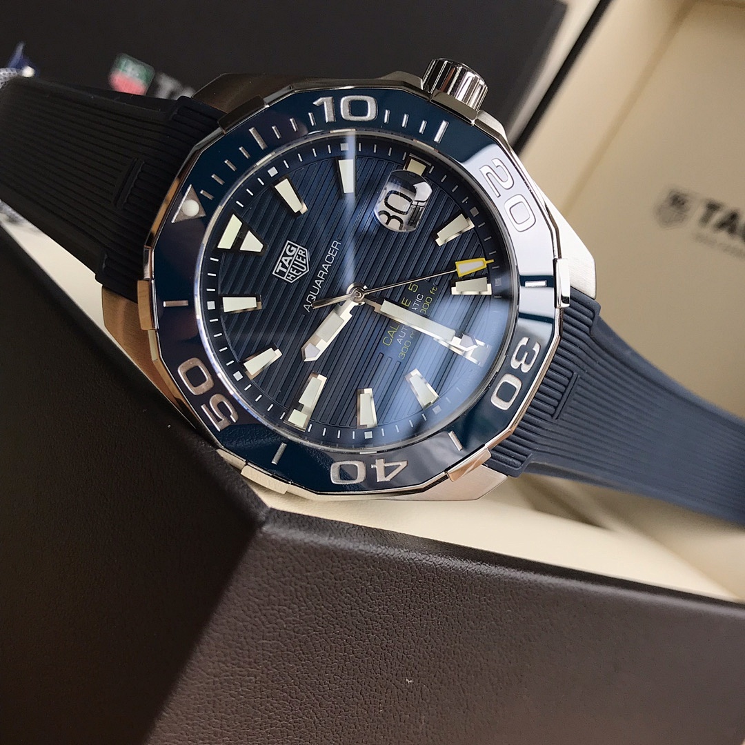 Tag Heuer Aquaracer Watch view