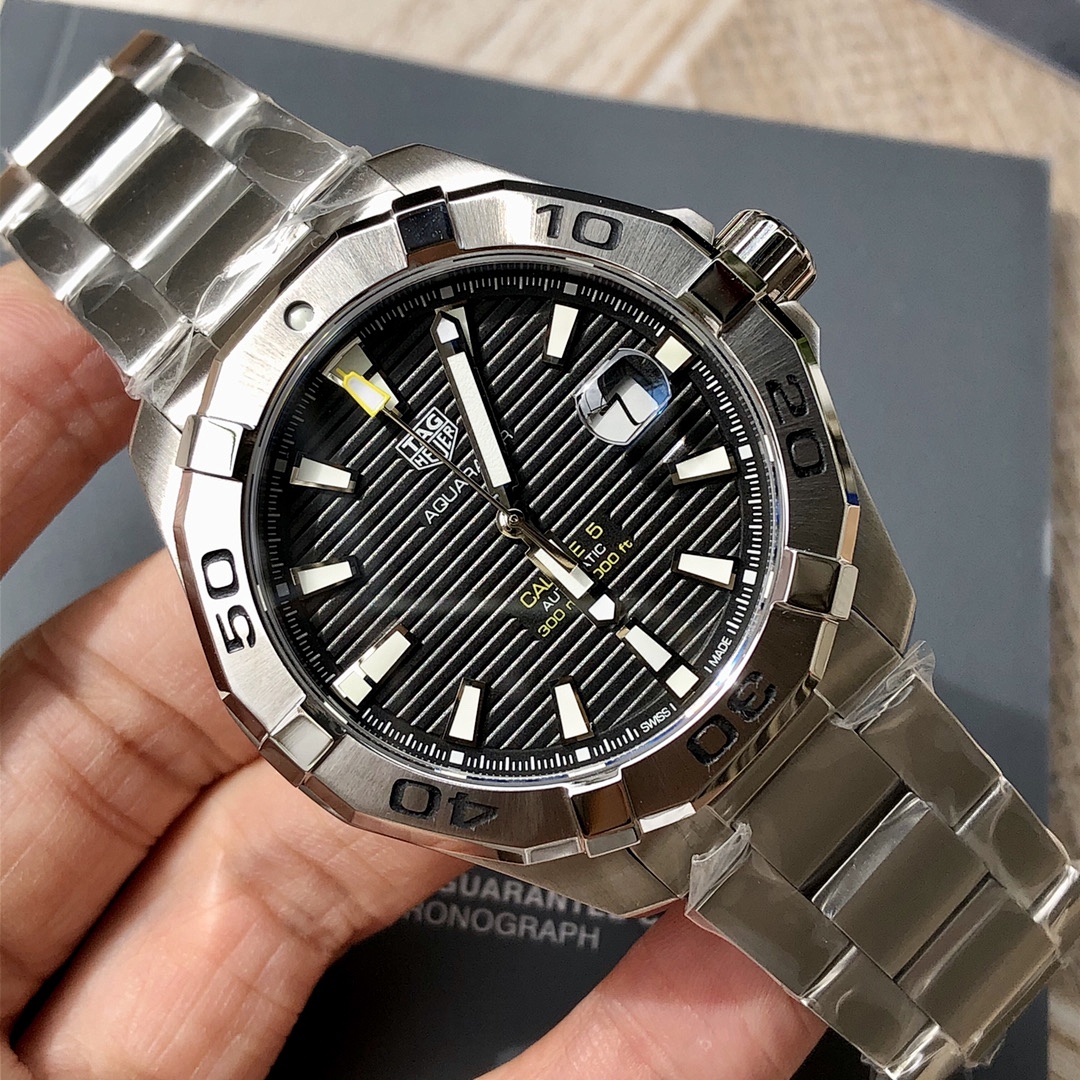 Tag Heuer Aquaracer Watch view