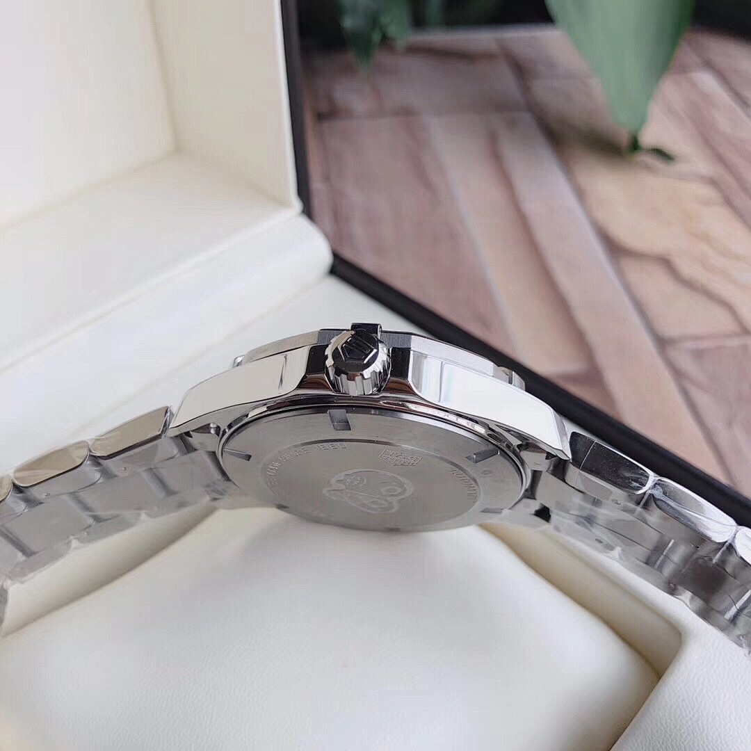 Tag Heuer Aquaracer Watch view