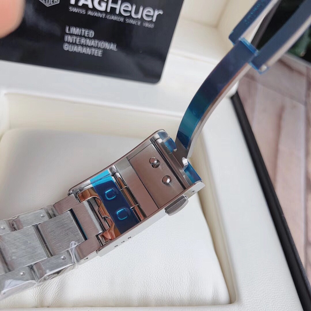 Tag Heuer Aquaracer Watch view