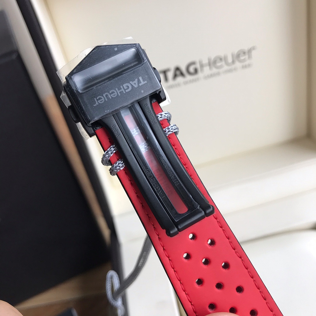 Tag Heuer Carrera Watch view