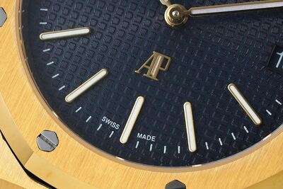 Audemars Piguet Royal Oak Watch view 5