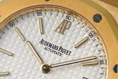 Audemars Piguet Royal Oak Watch view 6