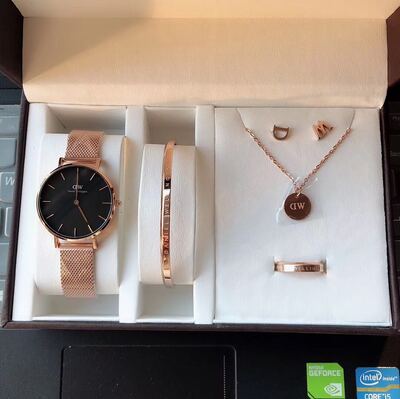 Daniel Wellington Watch view 2