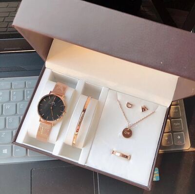 Daniel Wellington Watch view 3
