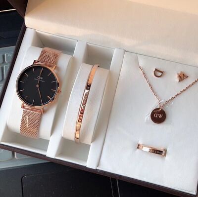 Daniel Wellington Watch view 4