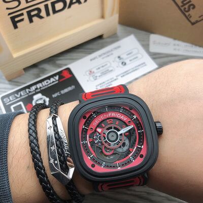 SevenFriday P1B Watch view 3
