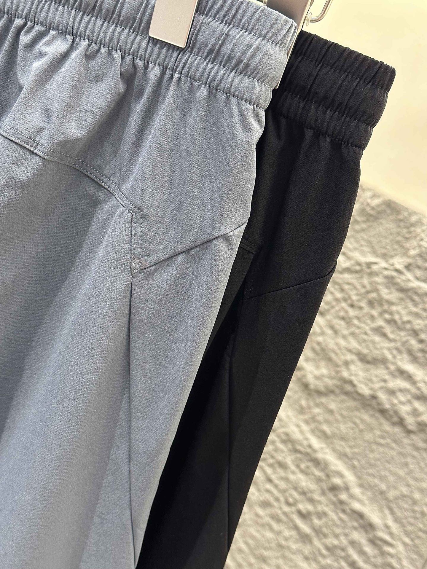 Descente Woven Quick-Dry Slim Athletic Trousers view 4