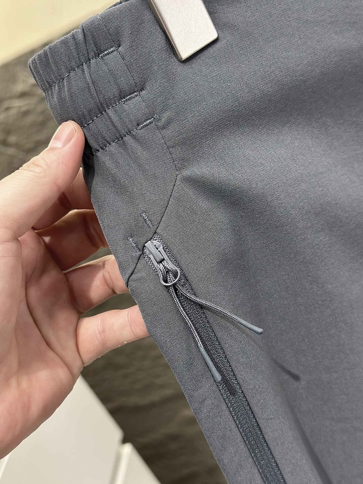 Descente Woven Quick-Dry Slim Athletic Trousers view 6